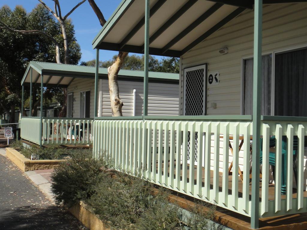 Hotel Lake Albert Caravan Park Meningie Zimmer foto