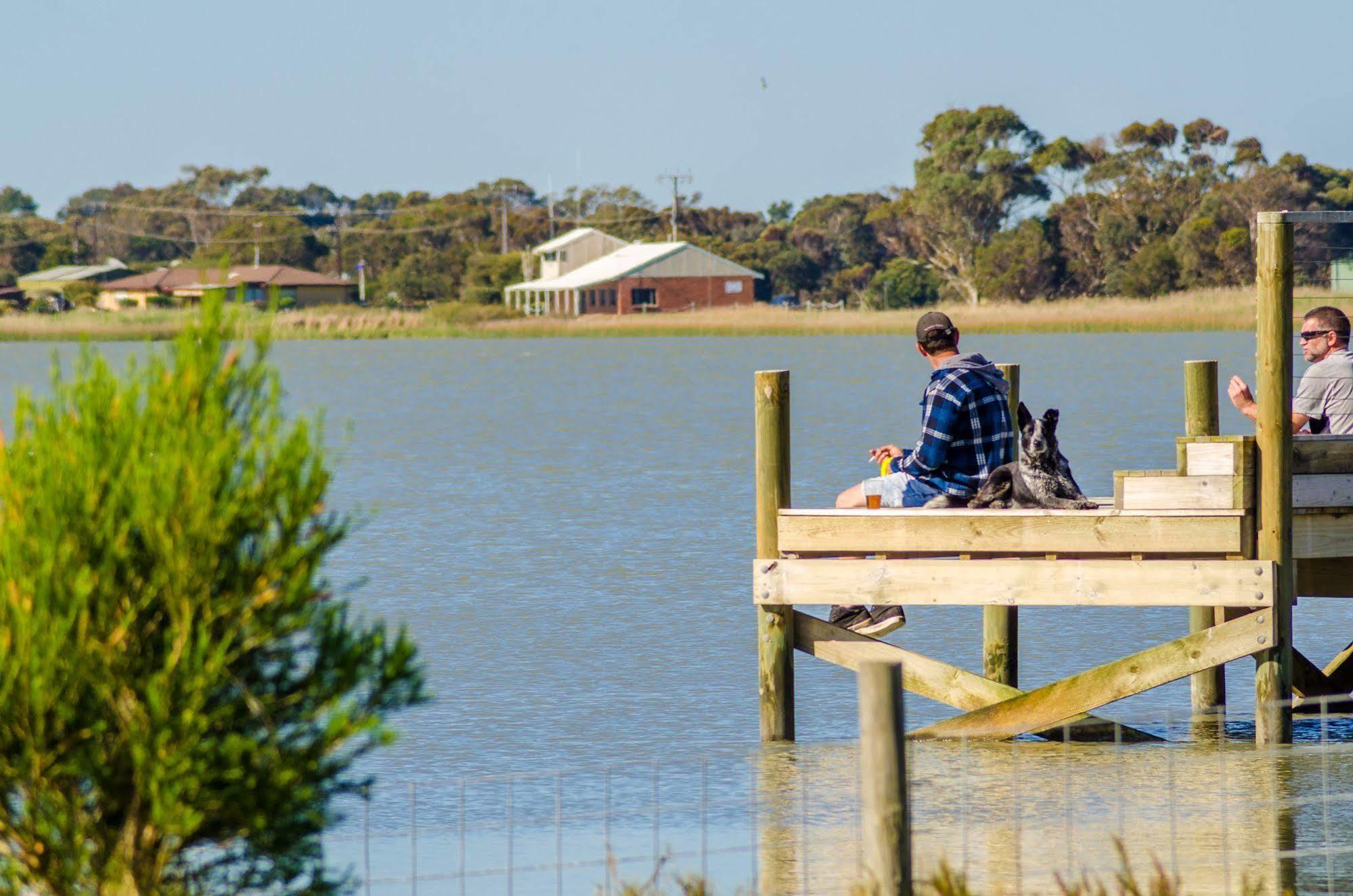 Hotel Lake Albert Caravan Park Meningie Exterior foto